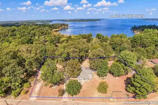 237 Lakeview Cir, Jefferson, TX 75657 - Photo 3
