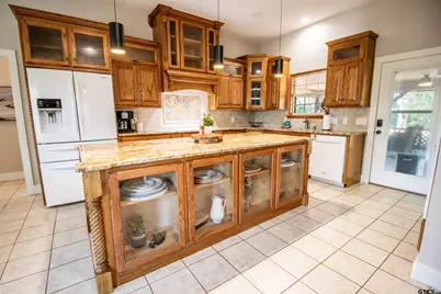 237 Lakeview Circle, Jefferson, TX 75657 - Photo 5