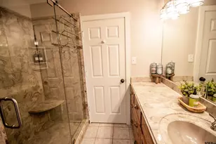 237 Lakeview Cir, Jefferson, TX 75657 - Photo 17