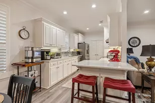 1915 Hollyglen, Tyler, TX 75703 - Photo 11
