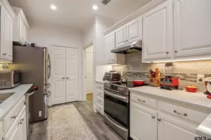 1915 Hollyglen, Tyler, TX 75703 - Photo 13