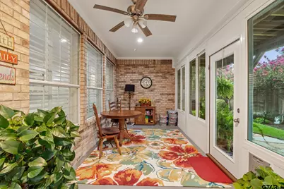 1915 Hollyglen, Tyler, TX 75703 - Photo 25