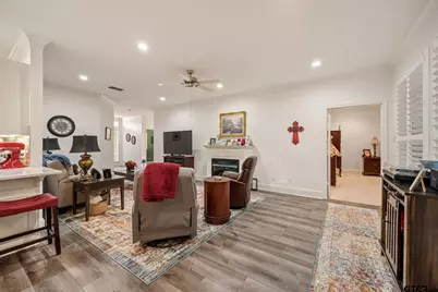 1915 Hollyglen, Tyler, TX 75703 - Photo 9