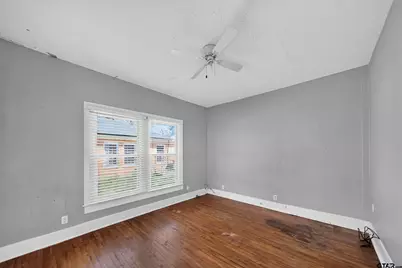 201 N Henry Street, Lindale, TX 75771 - Photo 25