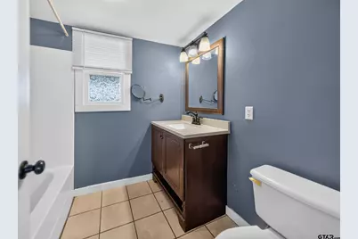 201 N Henry Street, Lindale, TX 75771 - Photo 17