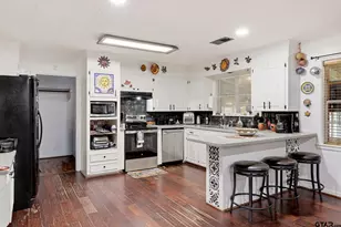 210 E Center St, White Oak, TX 75693 - Photo 7