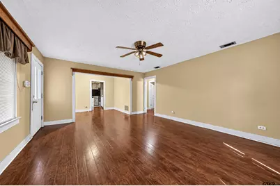 718 Love Avenue, Jacksonville, TX 75766 - Photo 5