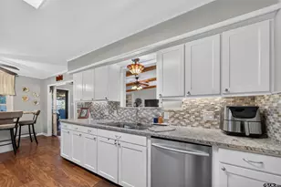 909 John St, Jacksonville, TX 75766 - Photo 15