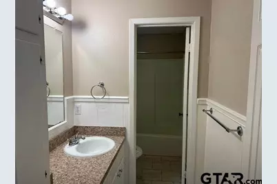 406 Hollyoak Drive, Tyler, TX 75703 - Photo 7