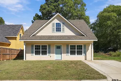 214 W Hurley Avenue, Gladewater, TX 75647 - Photo 1