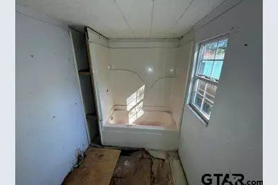 705 W Green St, Palestine, TX 75801 - Photo 15