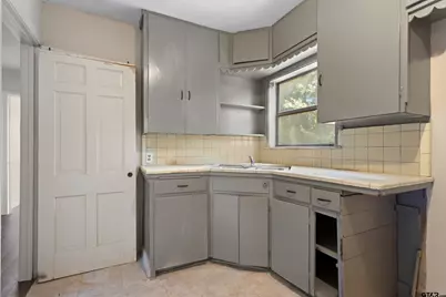 409 E 5th Street, Tyler, TX 75701 - Photo 9