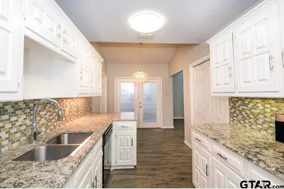 5805 Hollytree, Tyler, TX 75703 - Photo 11