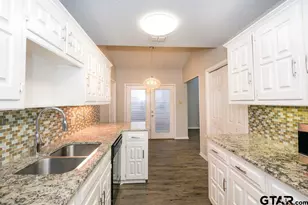 5805 Hollytree, Tyler, TX 75703 - Photo 11
