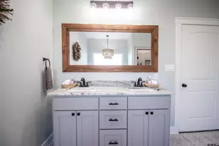 449 Lakeview Cir, Jefferson, TX 75657 - Photo 15