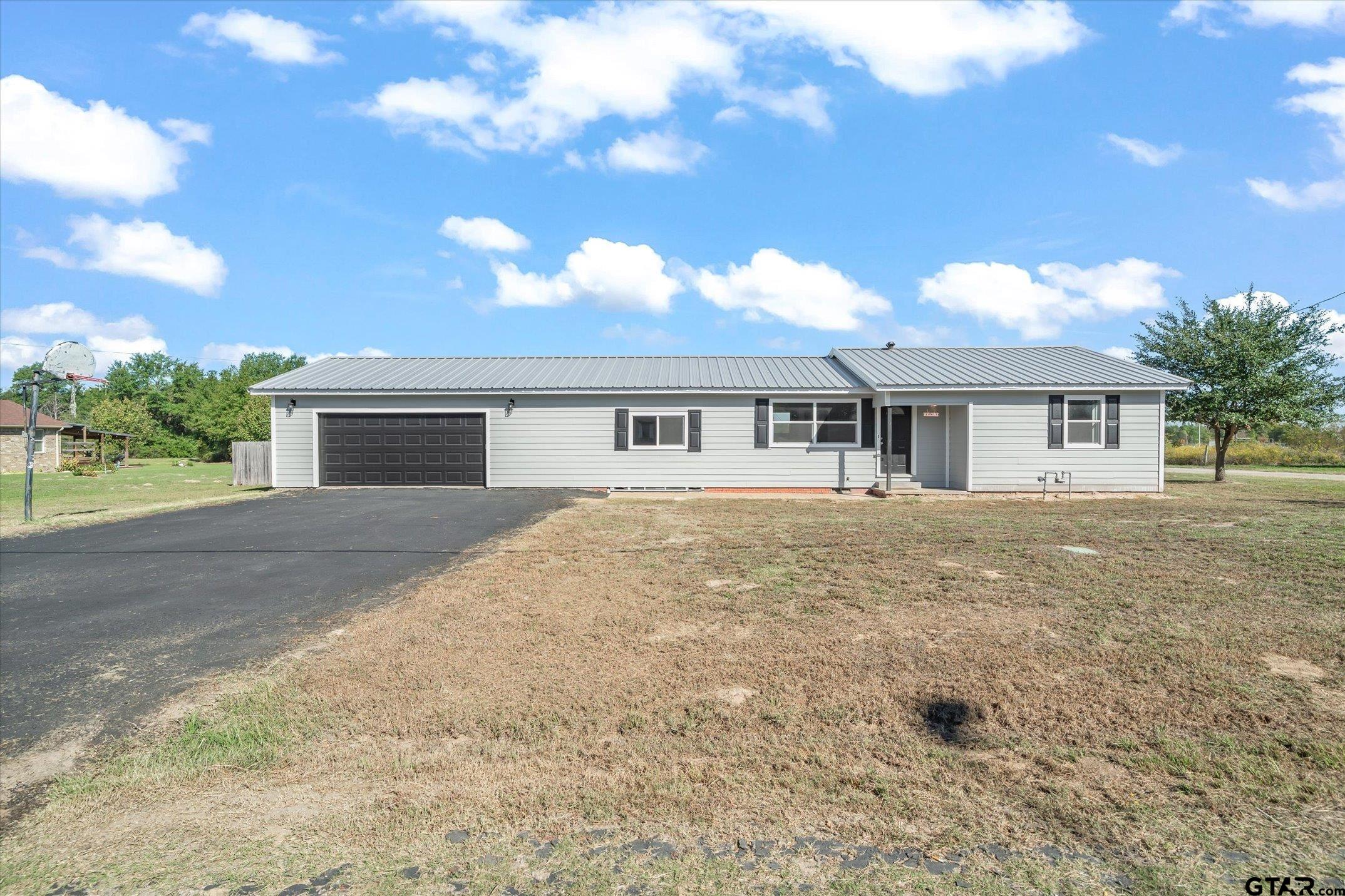 409 E Ohio, Van, TX 75790 - MLS 26014337 - Coldwell Banker