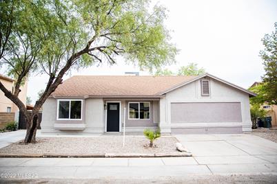 1611 W Picton Arcade, Tucson, AZ 85746 - MLS 22211403 - Coldwell Banker