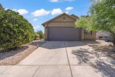 5445 S Gainsborough Road, Tucson, AZ 85746 - Photo 1