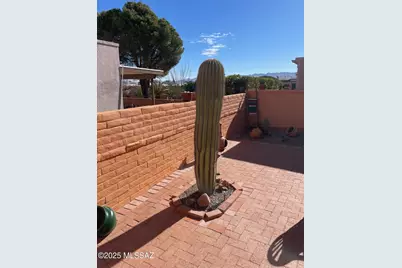 384 W Camino Del Sonador, Green Valley, AZ 85614 - Photo 1
