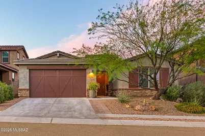 831 E Strada Patania, Oro Valley, AZ 85737 - Photo 1
