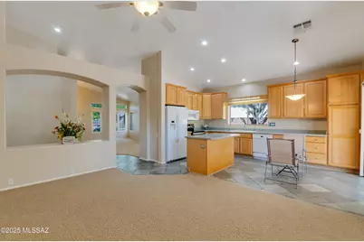 11092 N Eagle Crest Drive, Tucson, AZ 85737 - Photo 1
