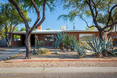 2102 E Florence Drive, Tucson, AZ 85719 - Photo 1