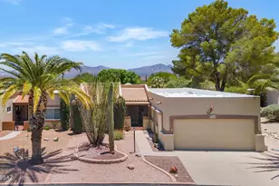 940 N Camino De Luz, Green Valley, AZ 85614 - Photo 1