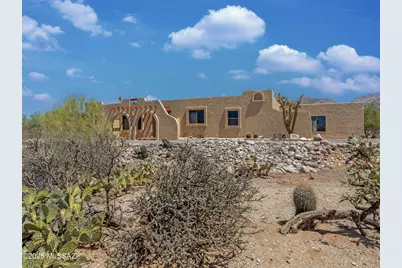 6401 N Camino Padre Isidoro, Tucson, AZ 85718 - Photo 1