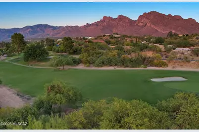 915 W Landoran Lane, Oro Valley, AZ 85737 - Photo 1