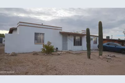 2942 S Enchanted Hills Drive, Tucson, AZ 85713 - Photo 1