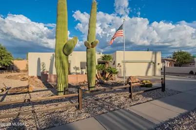 85 S Camino Holgado, Green Valley, AZ 85614 - Photo 1