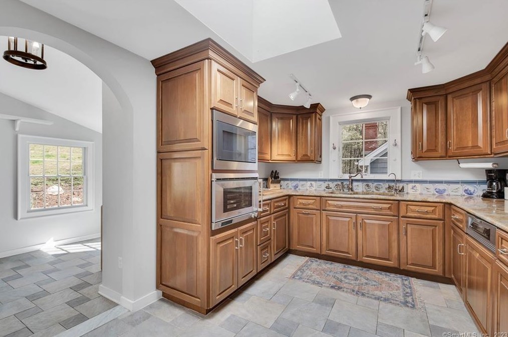 275 Wewaka Brook Rd, Bridgewater CT  06752-1714 exterior