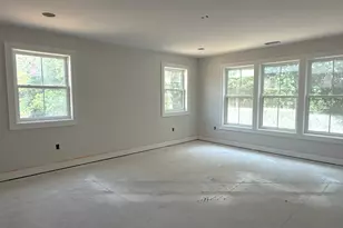 14 Village Cir, Guilford, CT 06437 - Photo 9