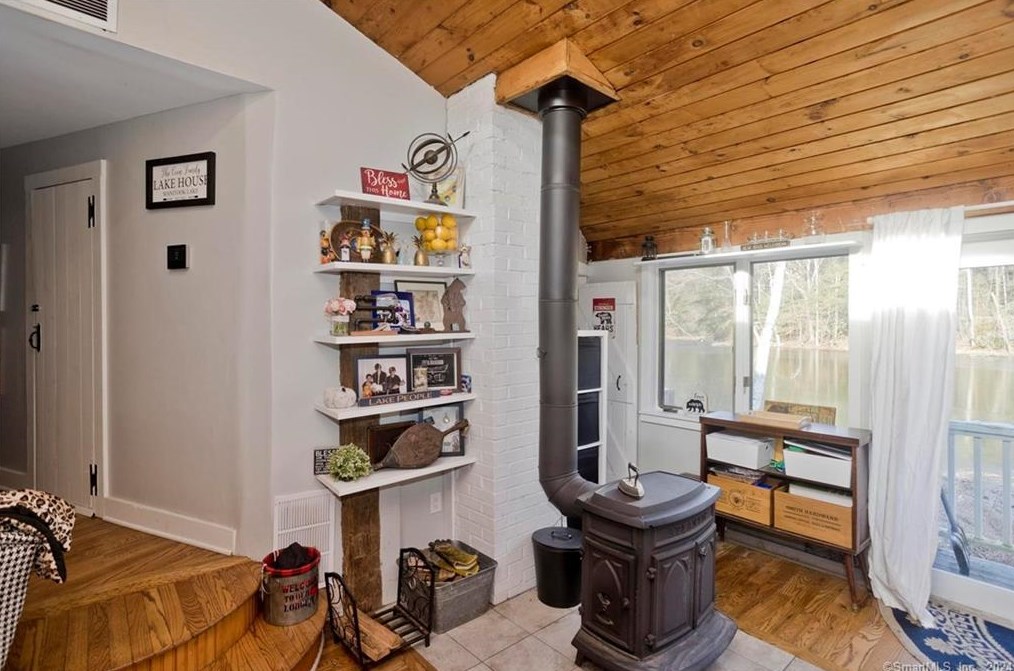 400 Salmon Brook St, Granby CT  06035-1400 exterior