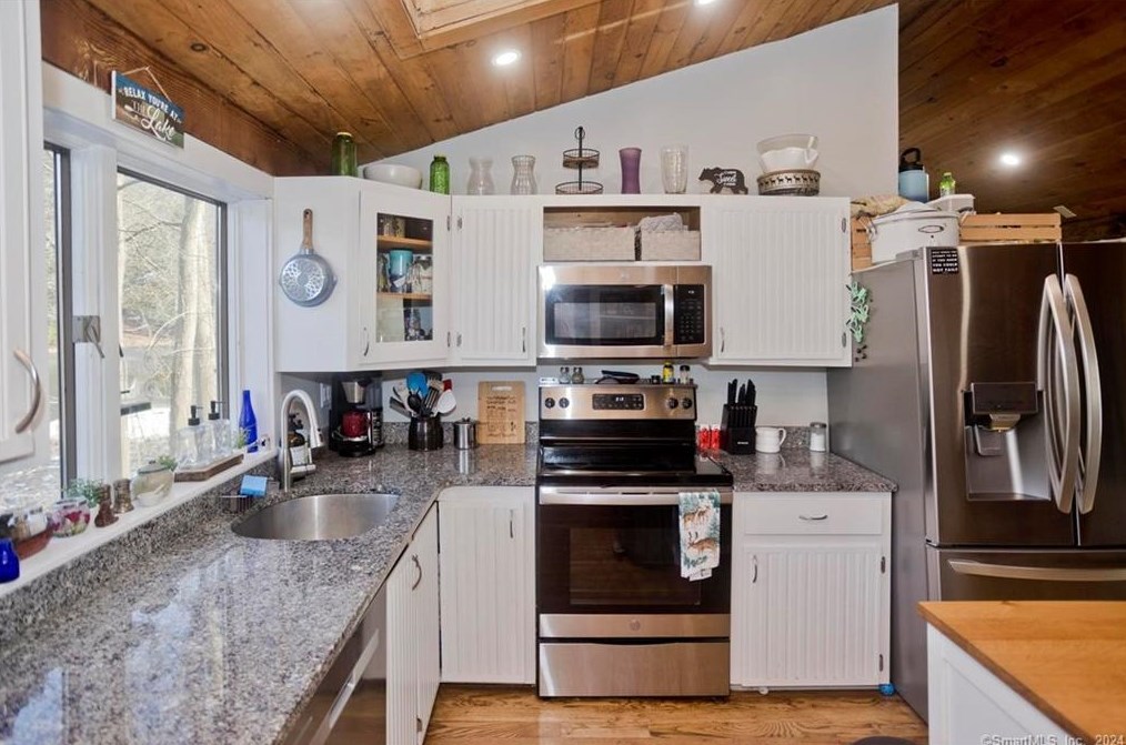 400 Salmon Brook St, Granby CT  06035-1400 exterior