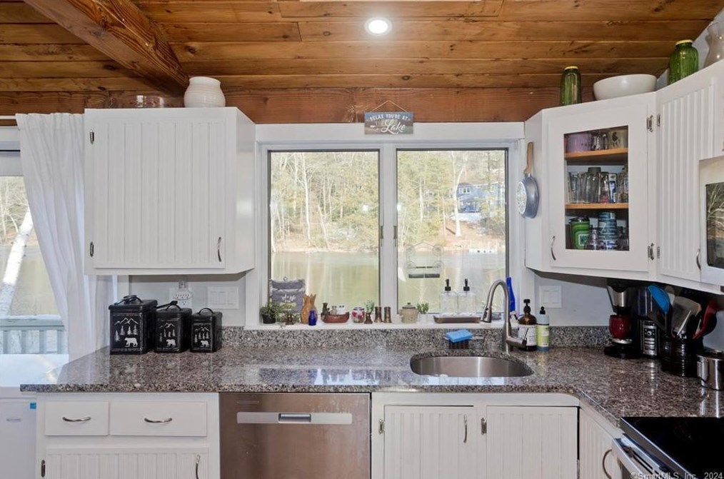 400 Salmon Brook St, Granby CT  06035-1400 exterior