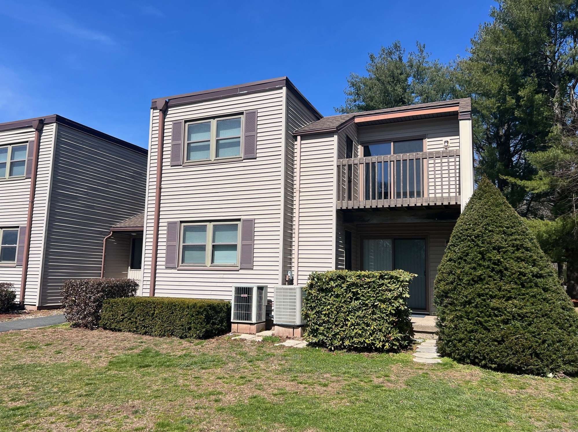109 Twin Circle Dr, Wapping CT  06074-2629 exterior