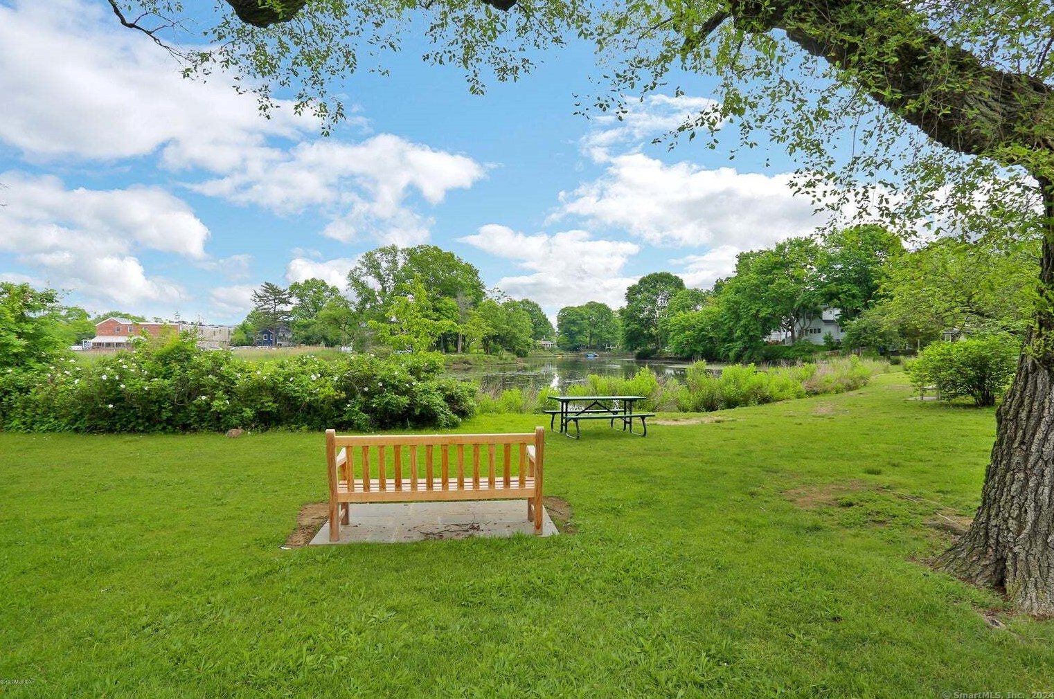 122 Putnam Ave, Cos Cob CT  06807-2720 exterior