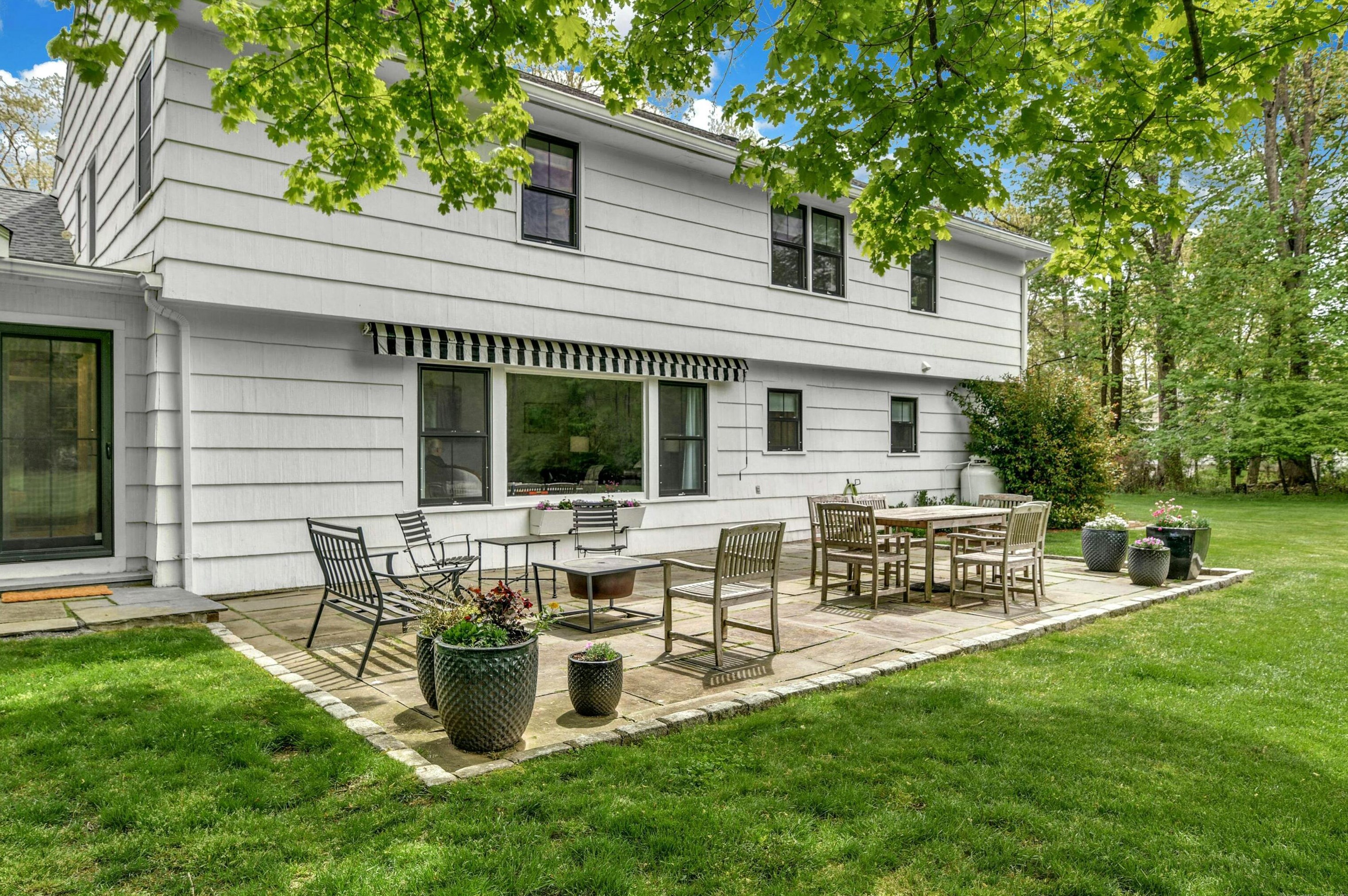 367 Cedar Ln, New Canaan CT  06840-5119 exterior