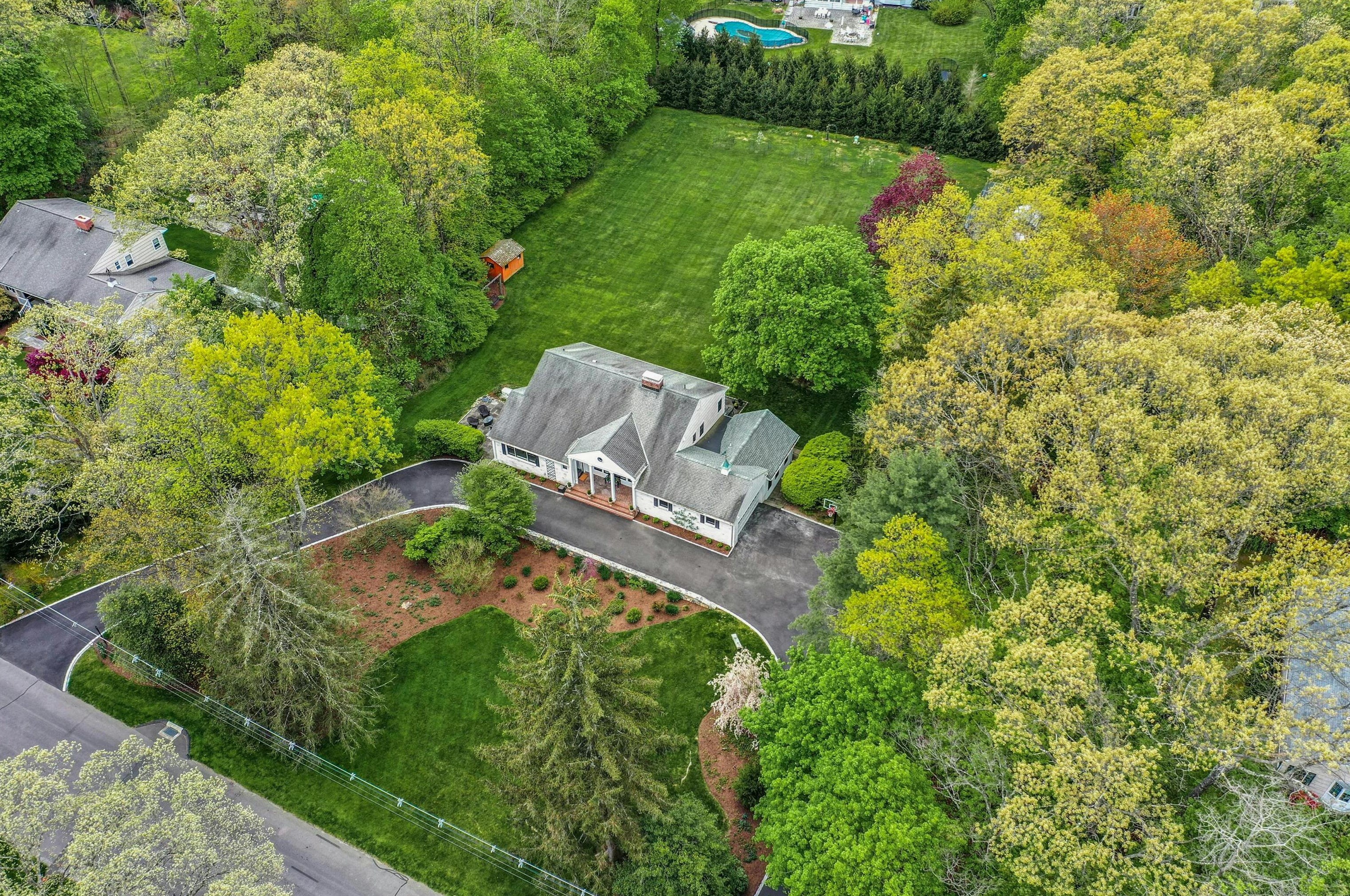 367 Cedar Ln, New Canaan CT  06840-5119 exterior