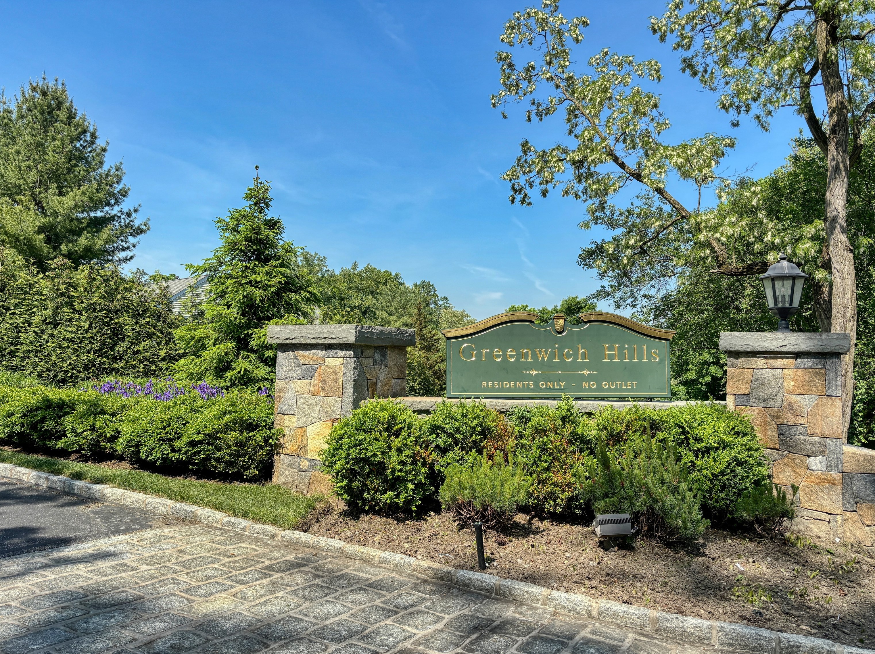 55 Greenwich Hills Dr, Greenwich CT  06831-4967 exterior