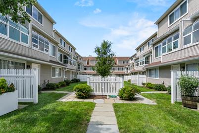 1900 Summer St #5, Stamford, CT 06905 - MLS 24032829 - Coldwell Banker