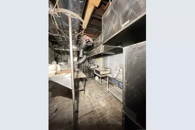 8 Bank Street, New London, CT 06320 - Photo 11