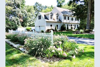 20 Carriage Drive, East Hampton, CT 06424 - Photo 1