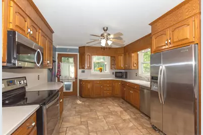 32 Hammond Avenue, Norwich, CT 06360 - Photo 3