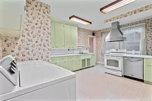 29 Crescent Bluff Ave, Branford, CT 06405 - Photo 11