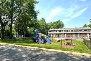 305 Hampton Ct, Newington, CT 06111 - Photo 9