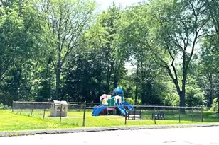 305 Hampton Ct, Newington, CT 06111 - Photo 7