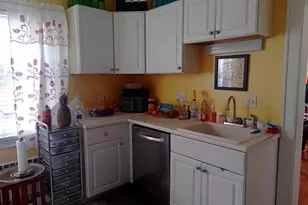 86 Hartland St, Hartford, CT 06112 - Photo 7