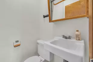 1054 Boston Post Rd, Guilford, CT 06437 - Photo 19